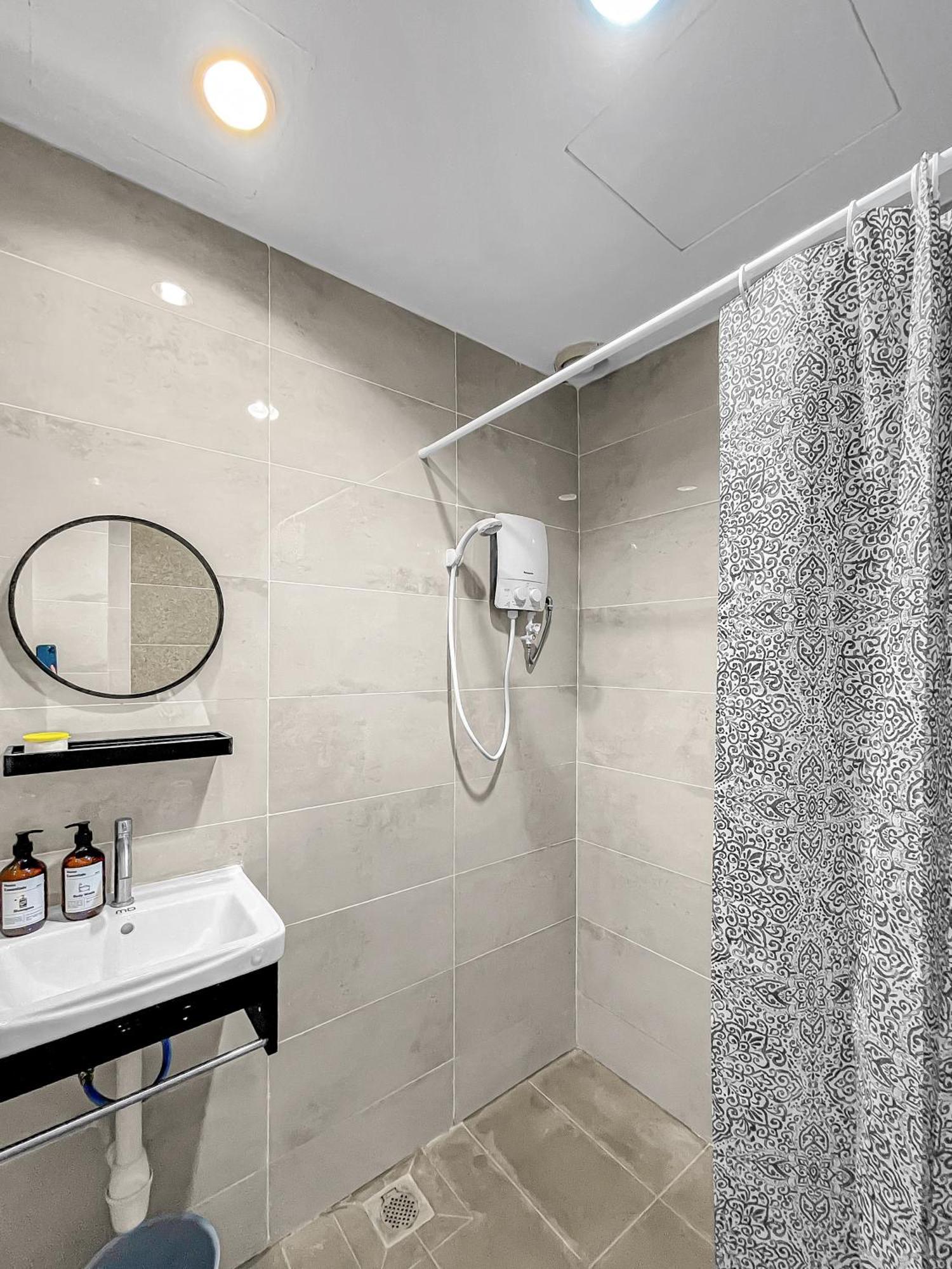 1 Bedroom Apartment, Melaka Cbd Town Center- Hosted By Private Locals Resident, Balcony With City Skyline View Or Seaview, Opposite Malls, Tv Box, 5 Minutes To Jonker Street, Malacca Eksteriør bilde